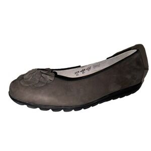 WALDLÄUFER Shoes Women's Size 7 (4.5) Gray Suede Ballet Flats with Flower Accent
